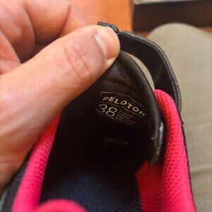 Peloton Sz 38 shoes w/ clips never worn